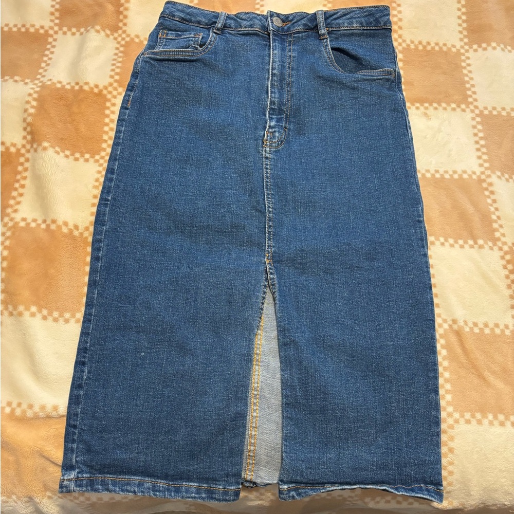 Zara Classic Blue Denim below the knee skirt